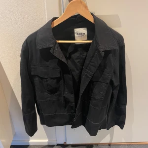 Svart vår jacka  - Super fin vår jacka från dobber