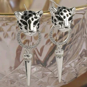 Leopard örhängen - Rostfritt stål, oandväda ❌️TRYCK INE PÅ KÖP❌️ Skriv vänligen innan, pris kan diskuteras