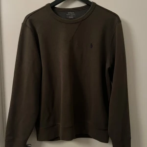 Ralph lauren crewneck - Hoodien är i bra skick. Använder inte längre, så kan gå ned i pris vid snabb affär. Skriv vid funderingar.