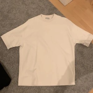 Oversized t shirt - Pris kan diskuteras!  Helt oanvänd 