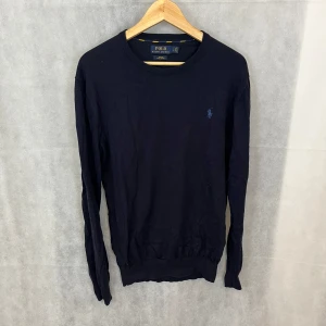 Ralph Lauren tröja - Riktigt soft raffe tröja i storlek L, väldigt fint skick. Modellen är 185.