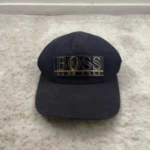 Hugo boss keps - Säljer min Hugo boss keps köpt för 700 på johnells ingen frakt! Flexfit. Stockholm
