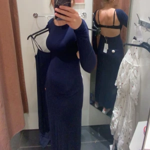 Lång klänning  - INTE MINA BILDER🙏🙏 Använd endast en gång 