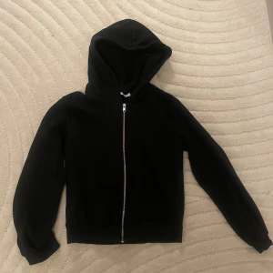 Zip hoodie  - Storlek S men passar även XS, från lager 157, endast använd fåtal gånger.