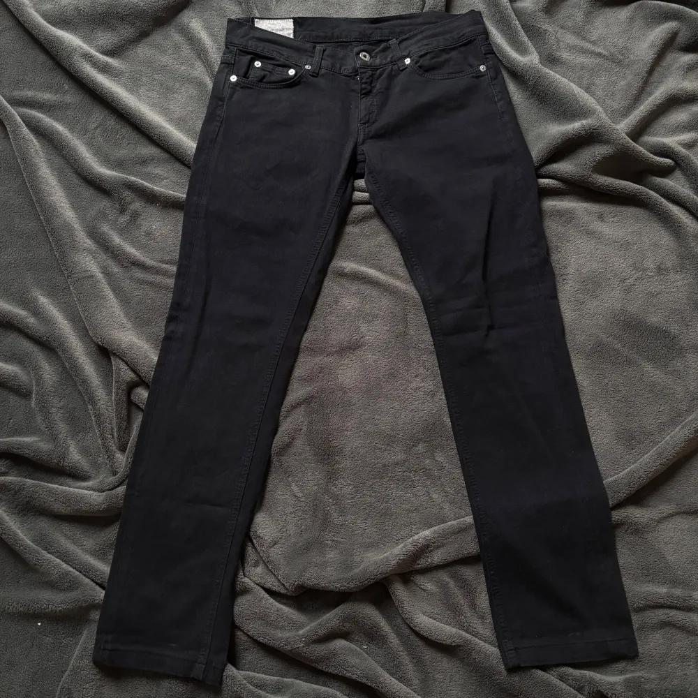 Dondup jeans passar mellan 29-30 i W | fråga om mått vid osäkerhet | fraktar spårbart med instabox📍. Jeans & Byxor.