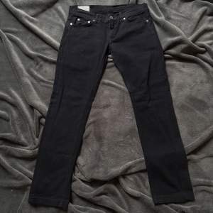 Dondup jeans passar mellan 29-30 i W | fråga om mått vid osäkerhet | fraktar spårbart med instabox📍