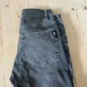Garcia Jeans *Nya* - Säljer helt oanvända garcia jeans i storlek 29. Tags finns kvar, nypris 1000kr. Hör av er om ni har frågor