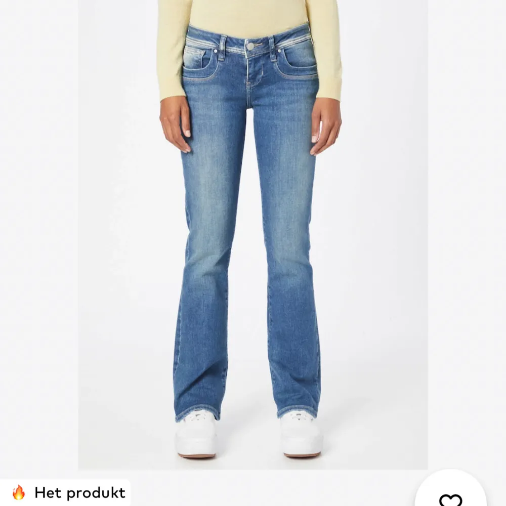 Säljer dessa jeans från ltb i modellen valerie. Jeansen är använda max 5 gånger och köpta den senaste månaden. Säljer för jag har ett par likadana i en mindre storlek jag tycker sitter bättre. Storlek 26:34. Jeans & Byxor.