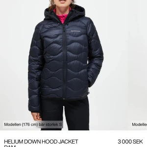 Peak jacka - Säljer en ungefär lika fast i svart. Kan skicka egna bilder:)