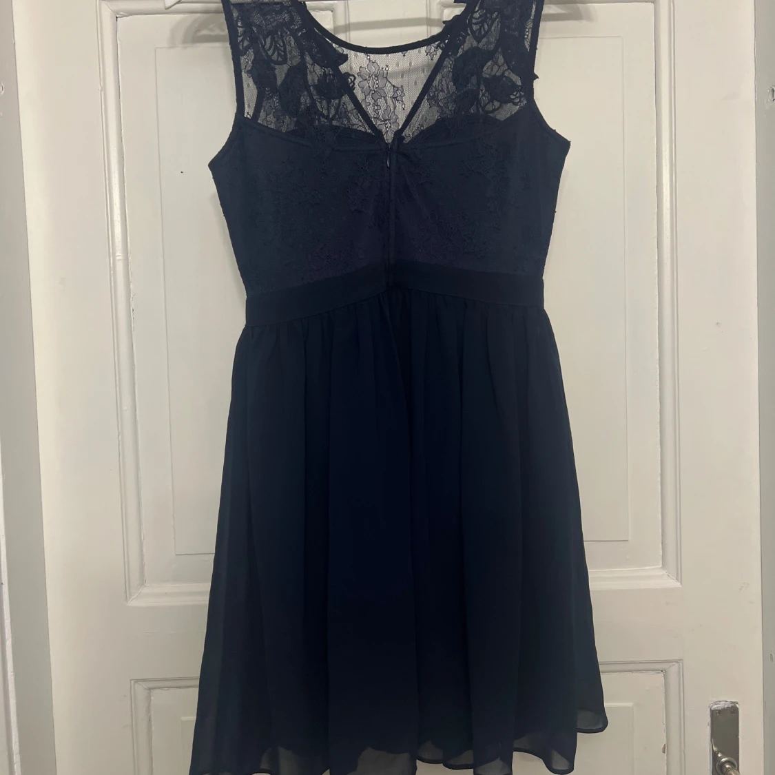 Mörkblå spetsklänning - 92