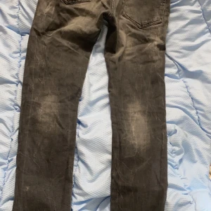DSQUARED2 Jeans - Mycket fin skick säljer den för att den nu är för liten på mig