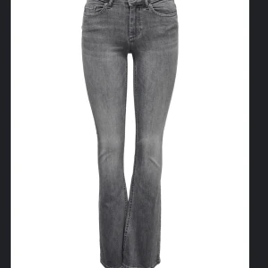 Gråa bootcut jeans  - Jätte fina gråa bootcut jeans ifrån only. Använda få gånger💓