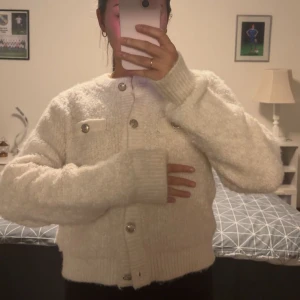 Lurvig kofta  - Super varm kofta från HM använd några gånger. 