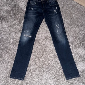 Replay Anbass - Säljer mina as feta Replay jeans i modellen anbass/slim fit i storlek 29/32. Skick: 10/10 inga skavanker. Nypris: 1600 | Säljer dom nu för bara 799kr. Vid fler frågor skriv dm! Fraktar via postnord.