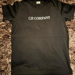 C.p company t shirt - Använd 2-3 gånger bra skick storlek medium