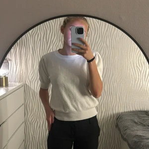 Stickad T-shirt  - Stickad t-shirt 