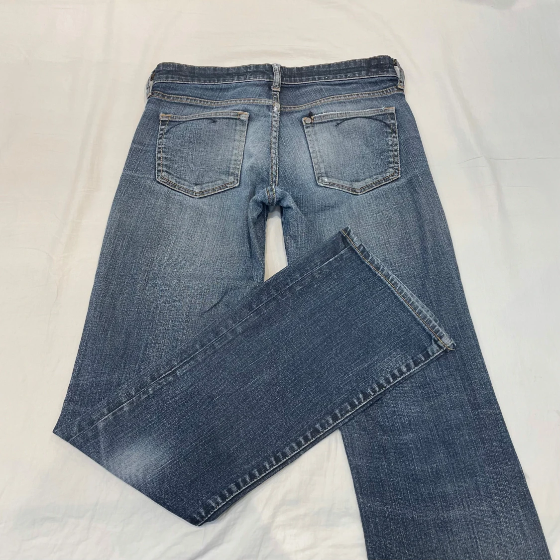 Lågmidjade bootcut jeans från gamla H&M💕 - 45