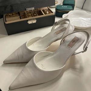 Skor - Bestämd köpare som ska köpa via köp direkt, har vi inte avtalat att du ska köpa dessa skor så tryck vänligen inte på köp direkt 🙏🏻🤍