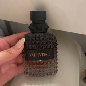 valentino Parfym (Born in Roma) - Oanvänd kill parfym från Valentino  Born in Roma 50ML Äkta 