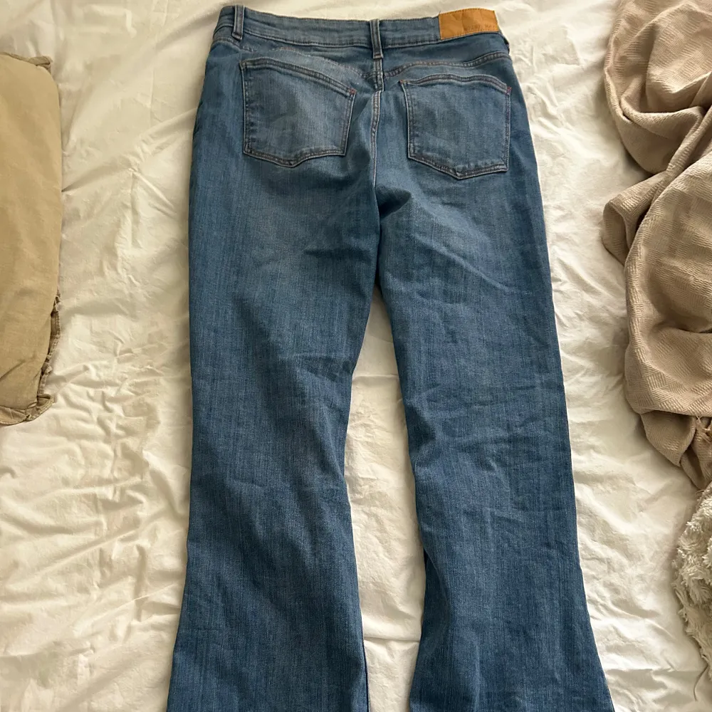 Blå jeans använda men bra skick . Jeans & Byxor.