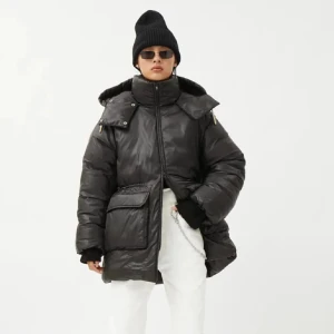 Weekday pufferjacket  - En vinterjacka från weekday i stlk XS. Oversize passform.