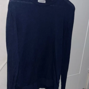 Stickad sweatshirt  - Jack and Jones Storlek: M Inte använd. Vid frågor är de bara att skriva