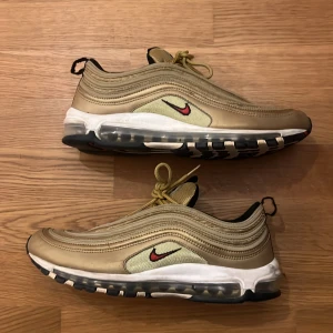 Nike Air Max 97 - Mycket bra skick! Guldfärgade 