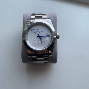 Who cares im already late klocka - Tjena säljer denna asfeta klocka. Helt ny