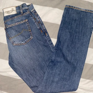 Jacob cohen jeans - Säljer dessa riktigt feta Jacob cohen jeans i storlek 31. Dem är så gott som nyskick och inte använda alls mycket.
