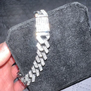 Länk med diamanter  - Herrlänk, 21,5cm lång, helt ny, köp för 1400kr