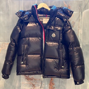 Moncler Montbeliard - Storlek 1 Moncler = S  Skick 9/10 Priset kan diskuteras  