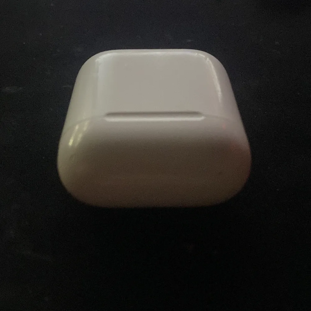 AirPods skal. fungerar bra men är lite smutsig på insidan. Övrigt.