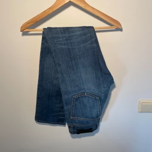 Lanvin Jeans - Lanvin Jeans storlek. Skick som nya! Nypris 4000kr❌ Vårt pris: 899✅  SLIM FIT