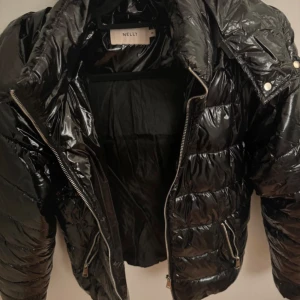 Nelly jacka - Svart Nelly jacka i fint skick💗skriv vid frågor💗
