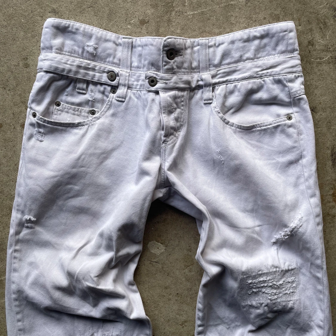 Distressed doublewaisted Dolce Gabbana jeans - 90