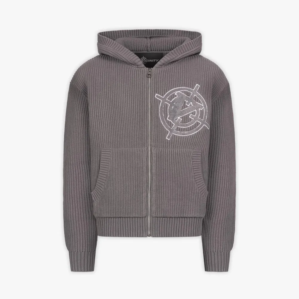 En stickad zip hoodie av märket Vicinity, den är knappt använd och i väldigt bra skick.. Hoodies.