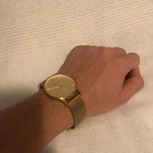 Icon klocka - Icon klocka i stainless steel. Nypris 1100kr, mitt pris 399kr. Batteribyte behövs annars är skicket 9/10. Storleken går att ändra såklart.