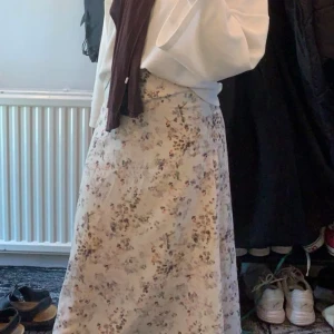 Kjol - Supercute till sommaren!! I jättefint skick, säljs på grund av att den är lite kort