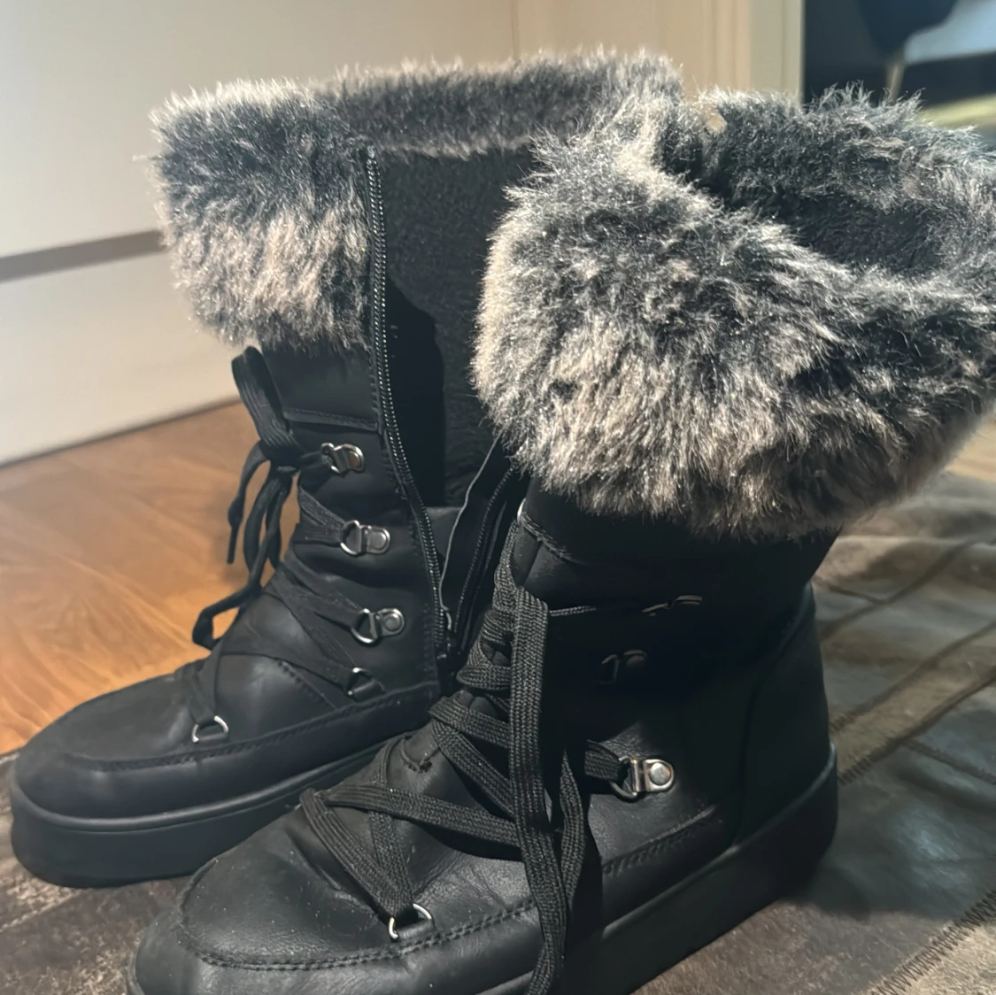 Svarta vinterboots med fuskpäls - 2