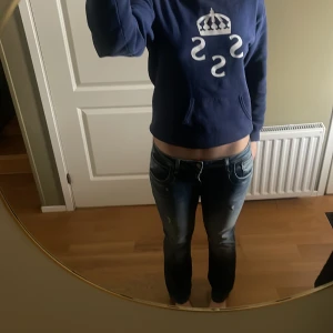 Blå bootcut jeans LTB  - Säljer ett par sjukt Snygga blå bootcut jeans med låg midja. Säljer dom eftersom att dom är för små för mig ❤️😇
