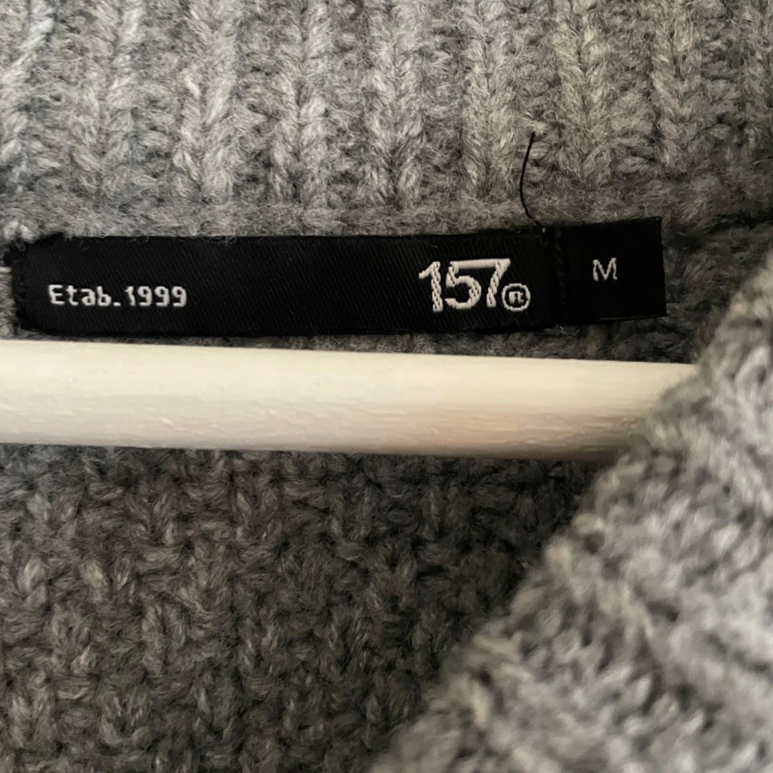 Grå stickad tröja från 157 - 1