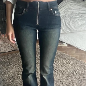 Weekday inferno jeans - Säljer dessa supersnygga jeans från Weekday, modellen är inferno och det är i storlek 25💓💓
