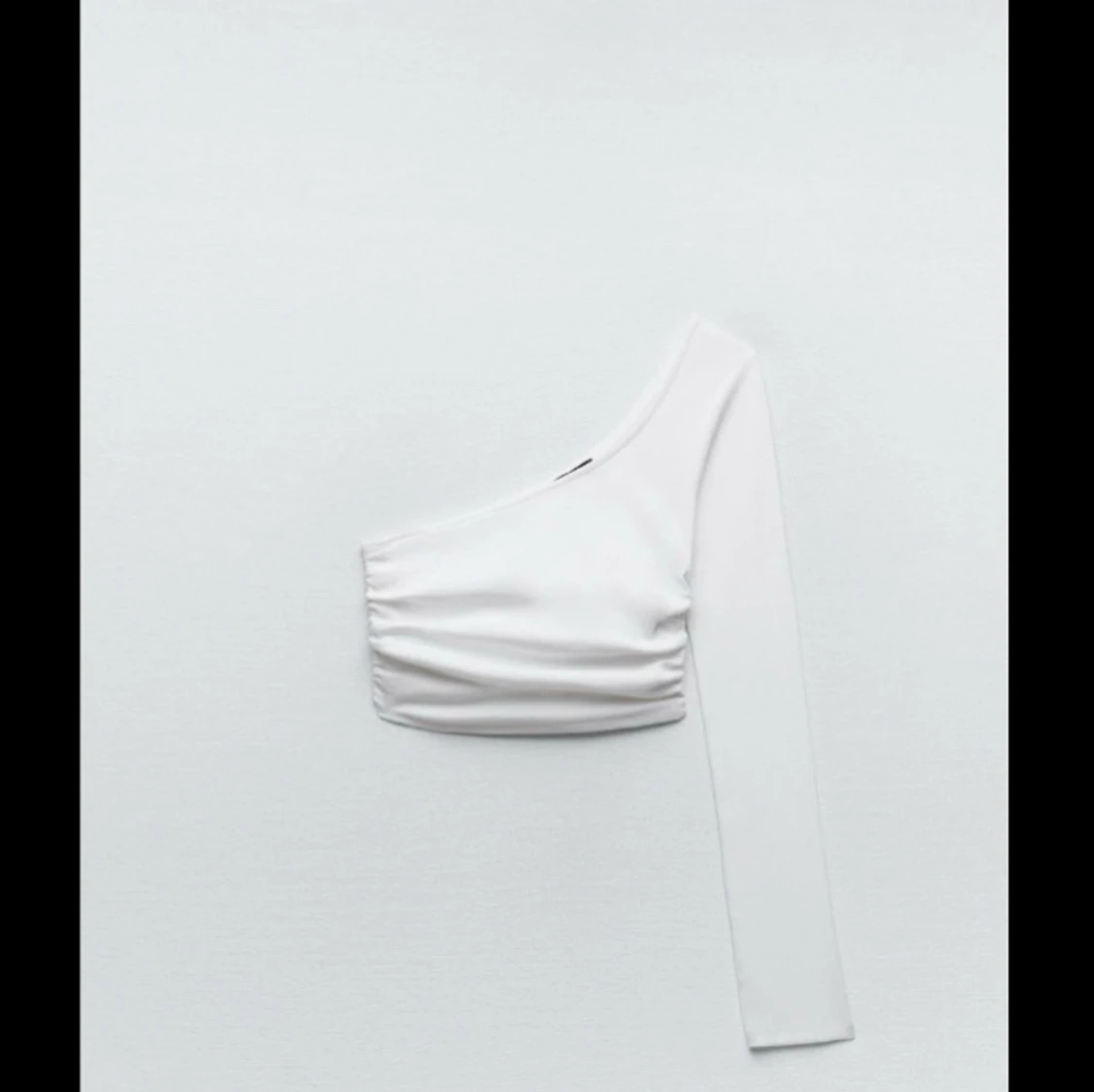 Vit oneshoulder topp ZARA