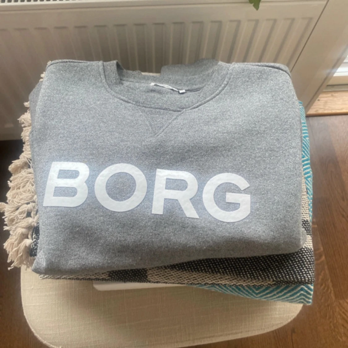 Grå sweatshirt från BORG