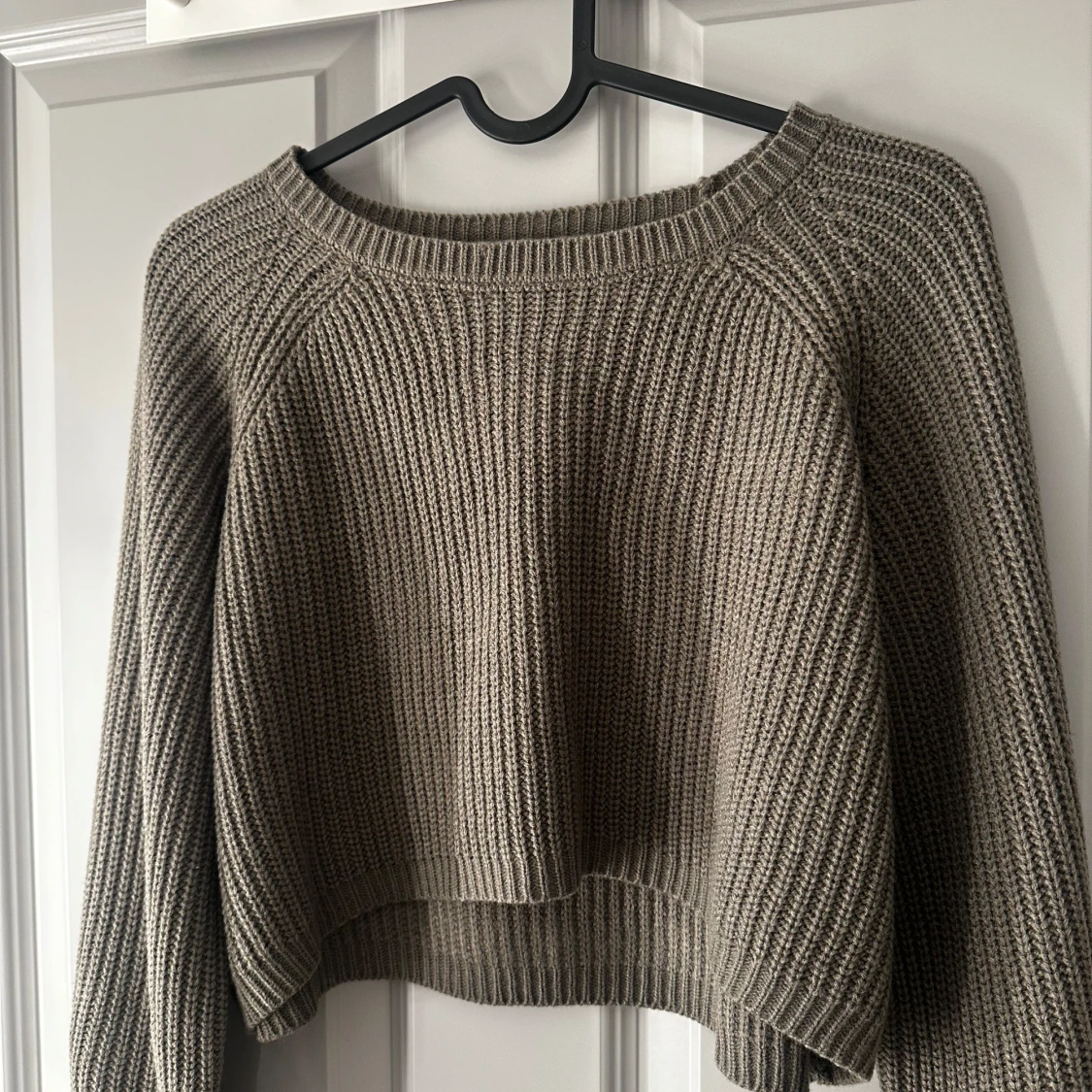 Grå/brun stickad croppad tröja - 1