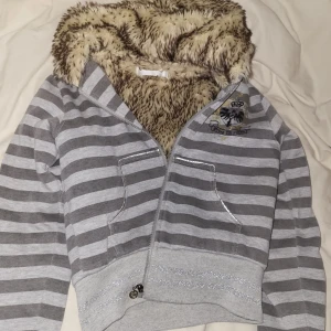 y2k fur zip up - oanvänd, normal i storleken