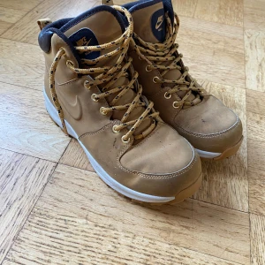 Nike vinterkängor stl 41 - Nike MANOA herr vinterkänga stl 41 Lädersko Bra begagnat skick Nypris 1399kr