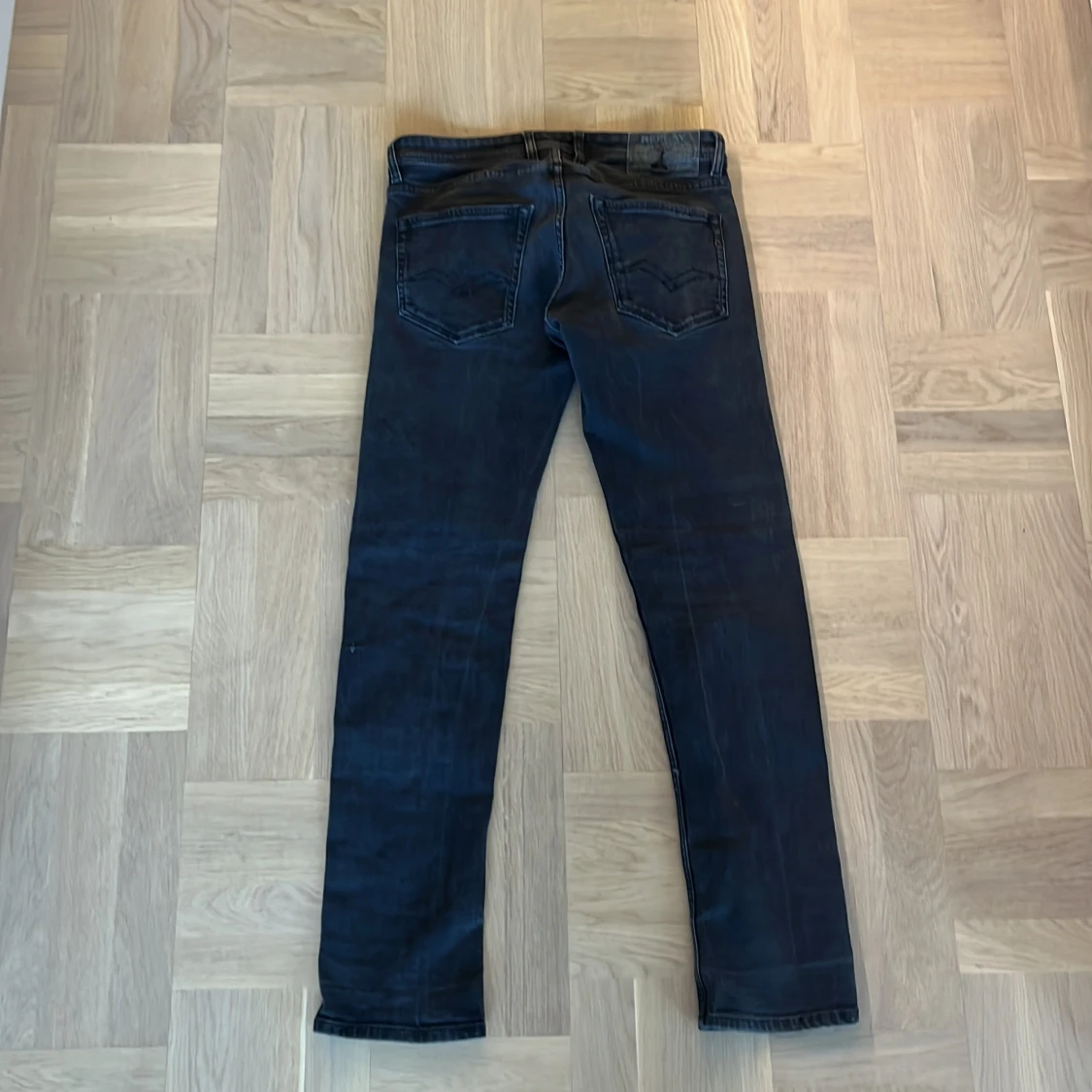 Mörkblå jeansbyxor från Replay - 1