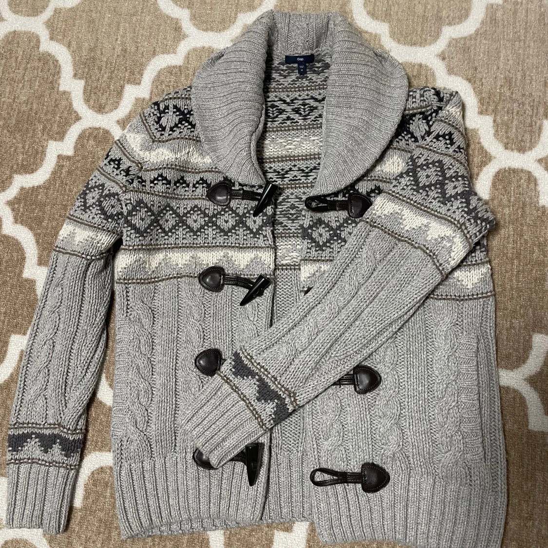 Grå stickad kofta från Gap
