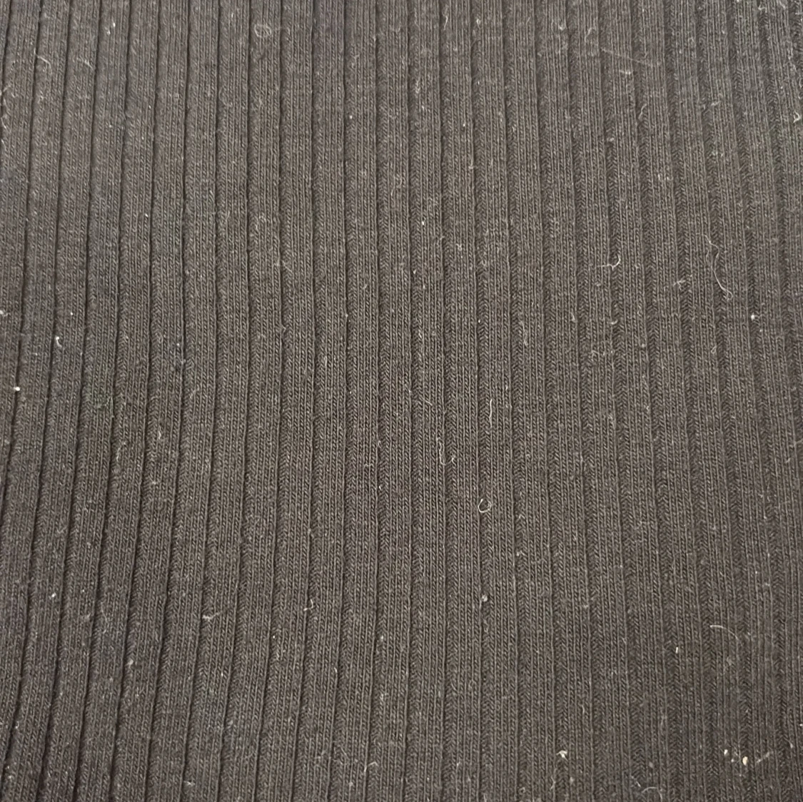 Svart ribbad linnetopp från FB Sister - 1